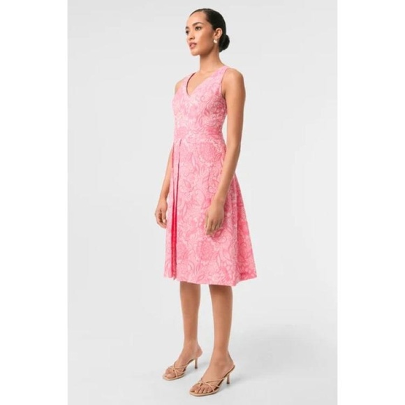 Trina Turk Jayme Sleeveless Dress Jolie Jacquard Pink Fit Flare Pleated size 2 - Picture 1 of 10